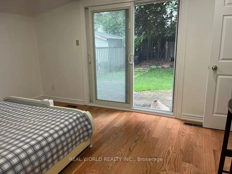 180 Royal Orchard Boulevard a room on the ground, Markham, ON L3T 3E6