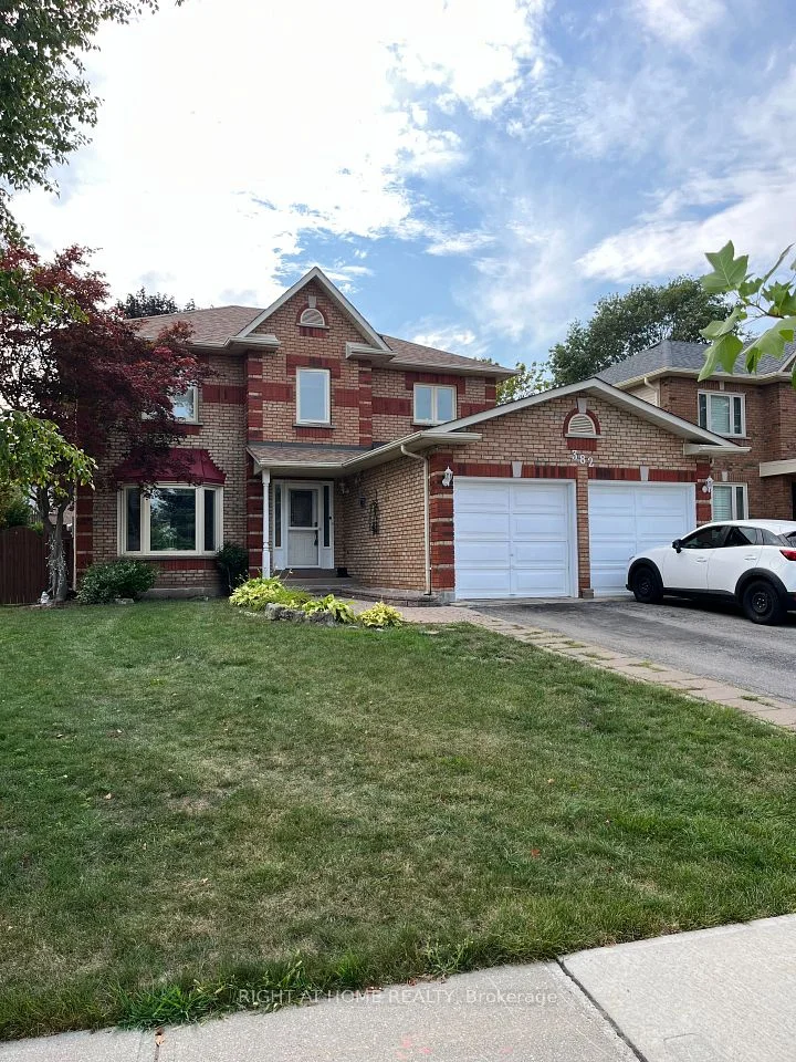 382 Chambers Crescent Main & Upper, Newmarket, ON L3X 1T3