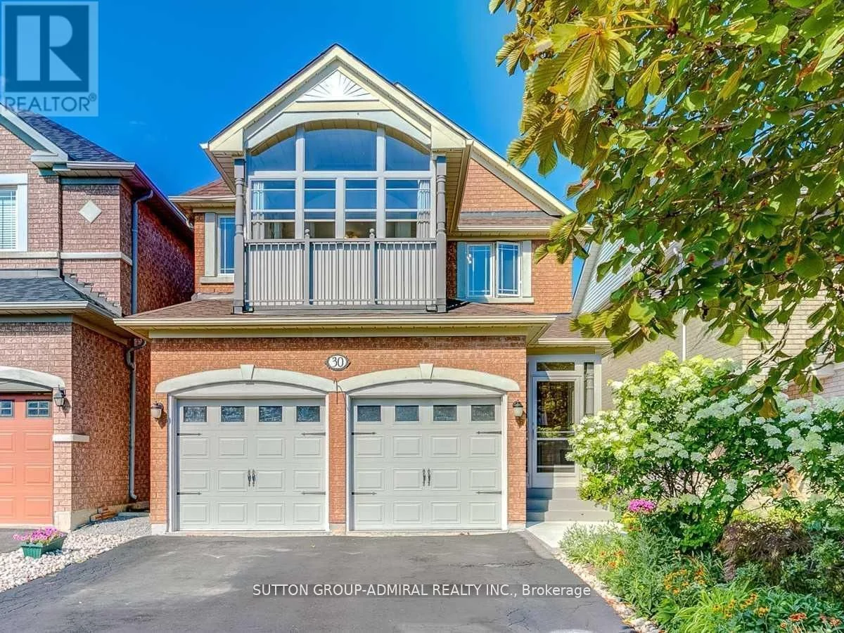30 Lacona Crescent Main & 2nd, Richmond Hill, ON L4E 4G7