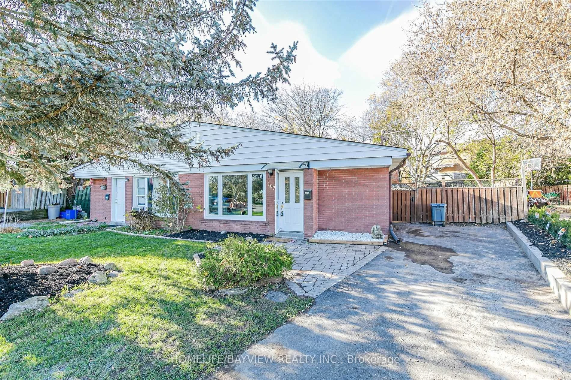 107 Septonne Avenue Main, Newmarket, On L3y 2w4