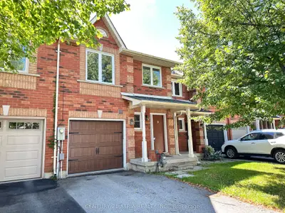 Att/Row/Townhouse in Richmond Hill