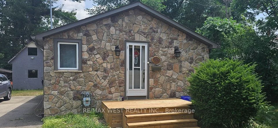 29 Pleasant Avenue, East Gwillimbury, ON L9N 1J9