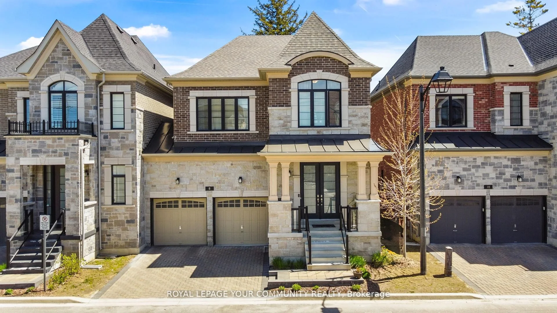 8 Duncombe Lane, Richmond Hill, ON L4C 1C2