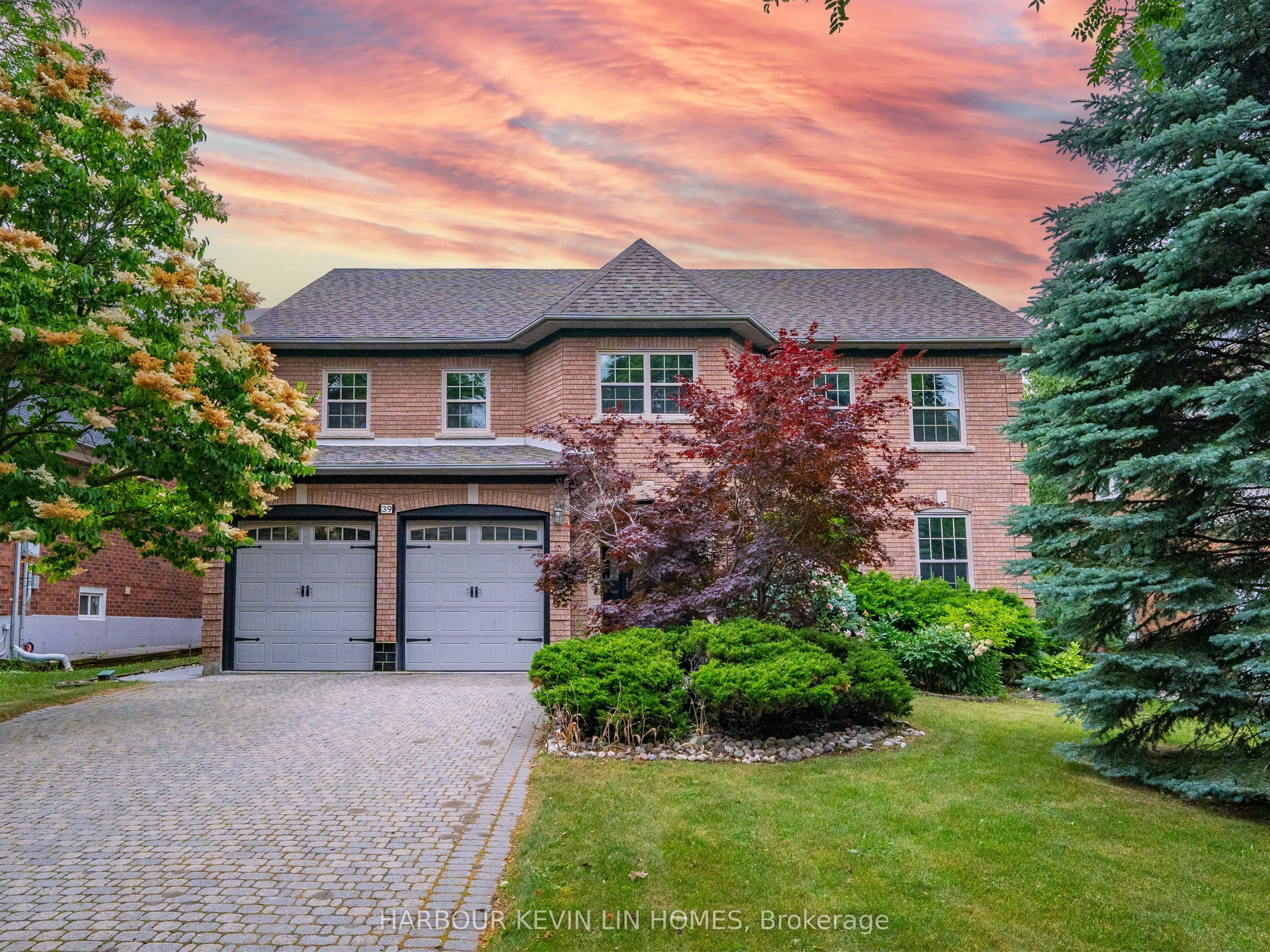 39 Montclair Road, Richmond Hill, On L4b 2t9