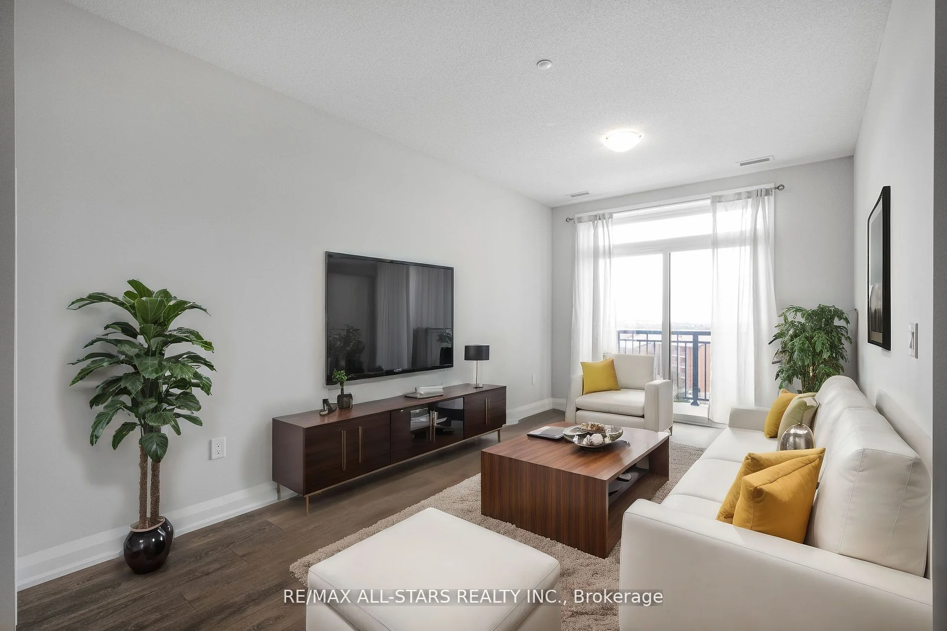 5917 Main Street 612, Whitchurch-stouffville, On L4a 2z9
