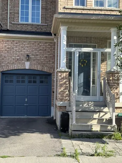 Att/Row/Townhouse in Markham