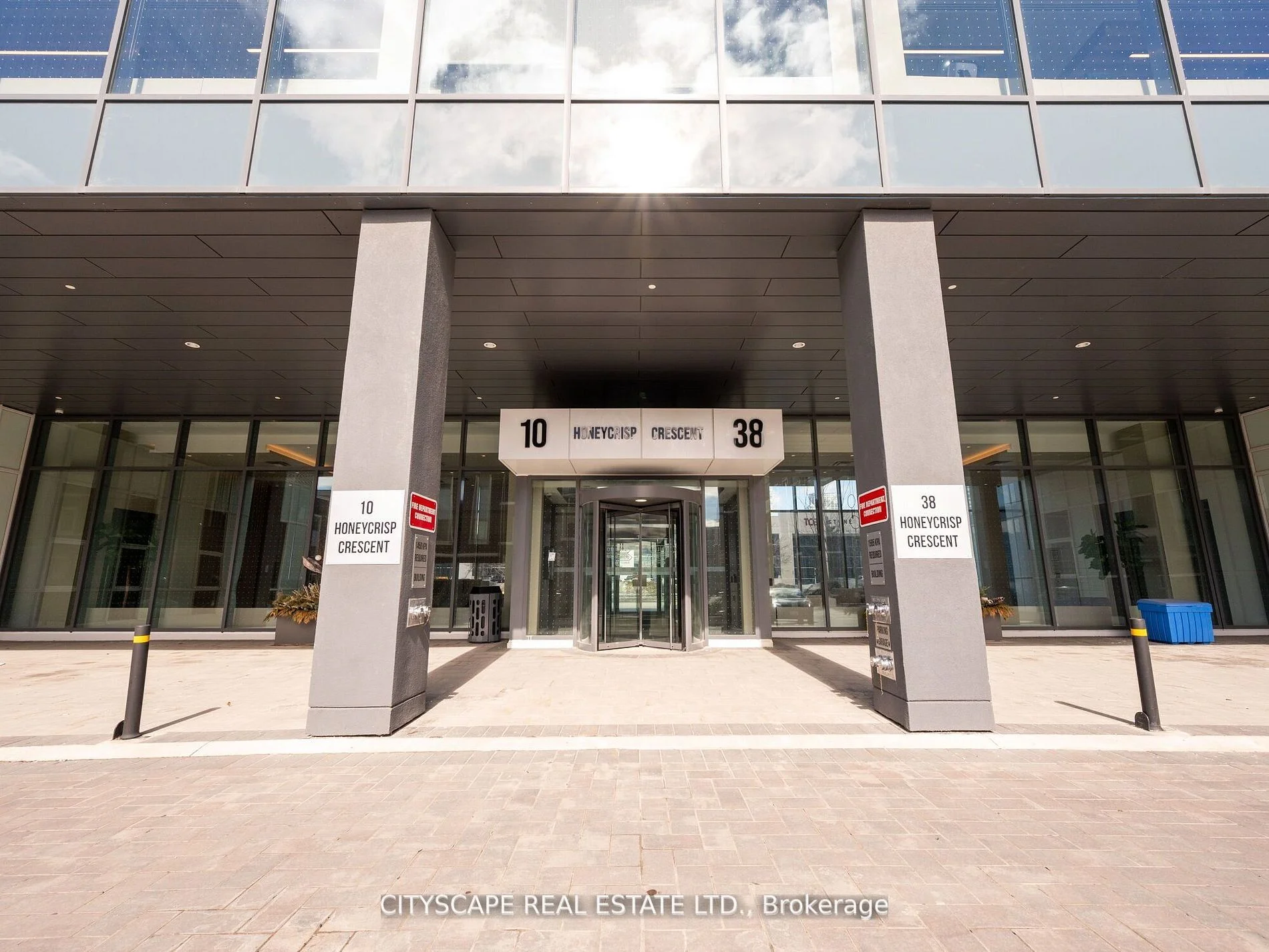 Condo Apartment in Vaughan