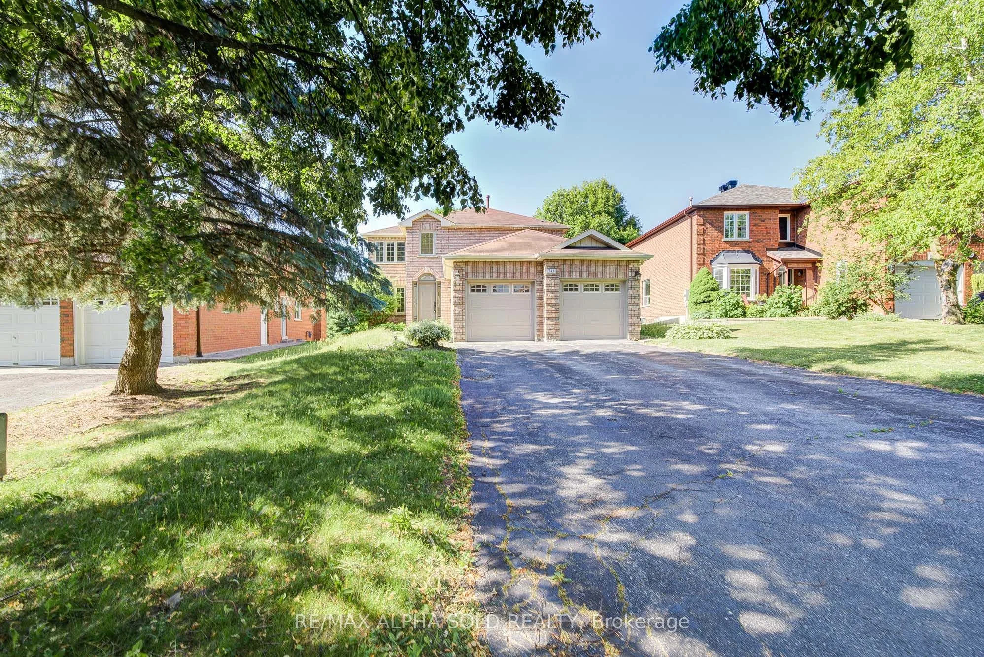 341 Jelley Avenue, Newmarket, ON L3X 1S4
