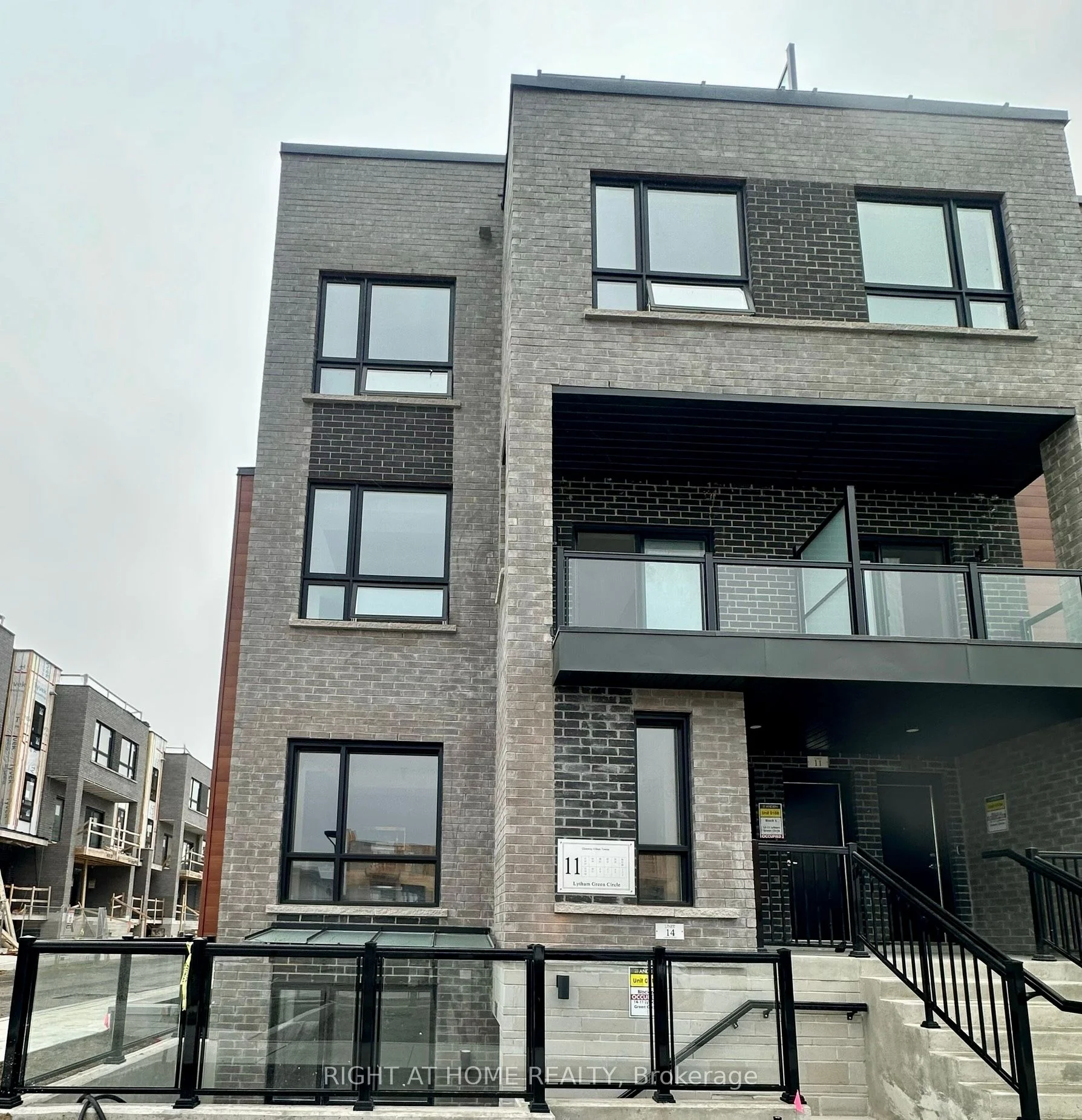 11 Lytham Green Circle 14, Newmarket, On L3y 0h5