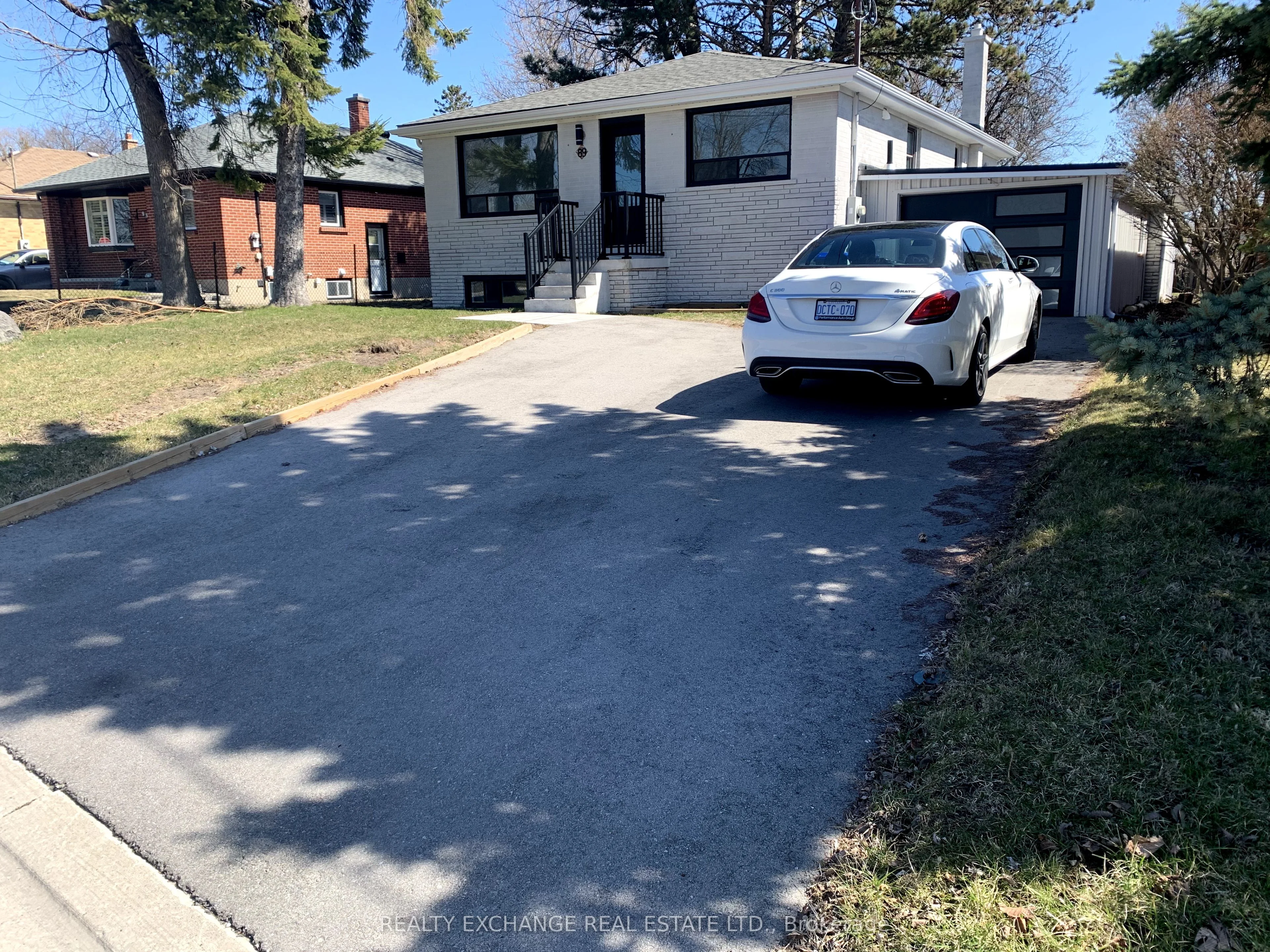89 Thornton Avenue Upper, Bradford West Gwillimbury, ON L3Z 1N3