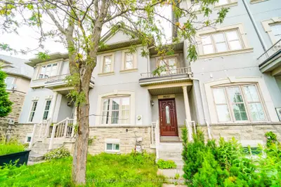 Att/Row/Townhouse in Richmond Hill