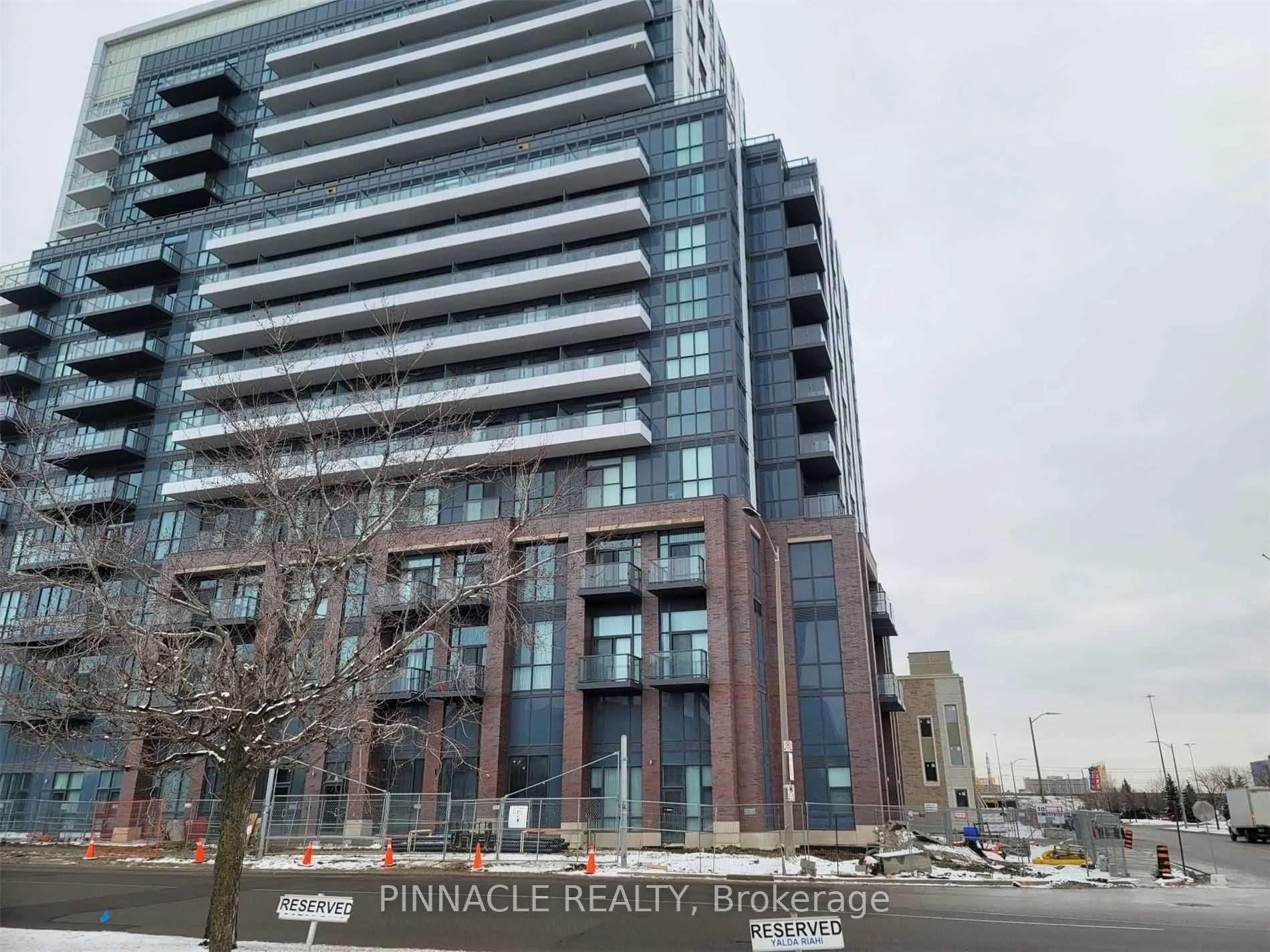 Condo Apartment in Vaughan
