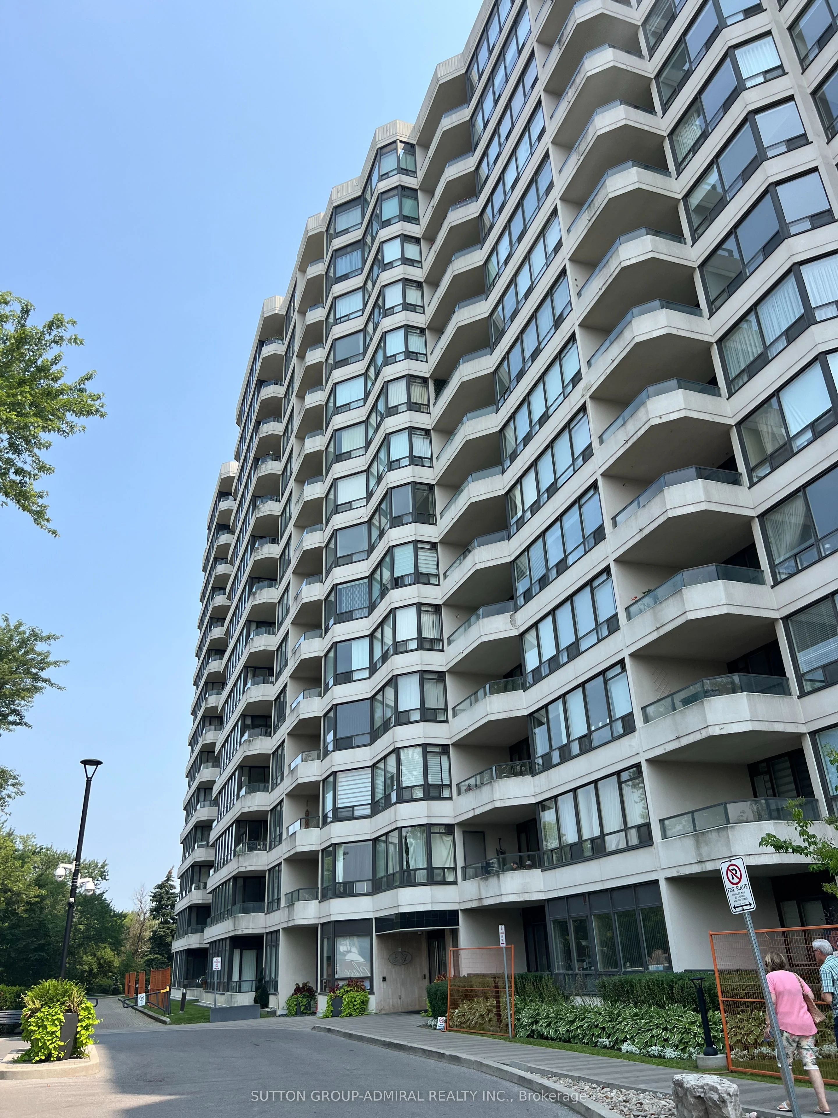 Condo Apartment in Richmond Hill