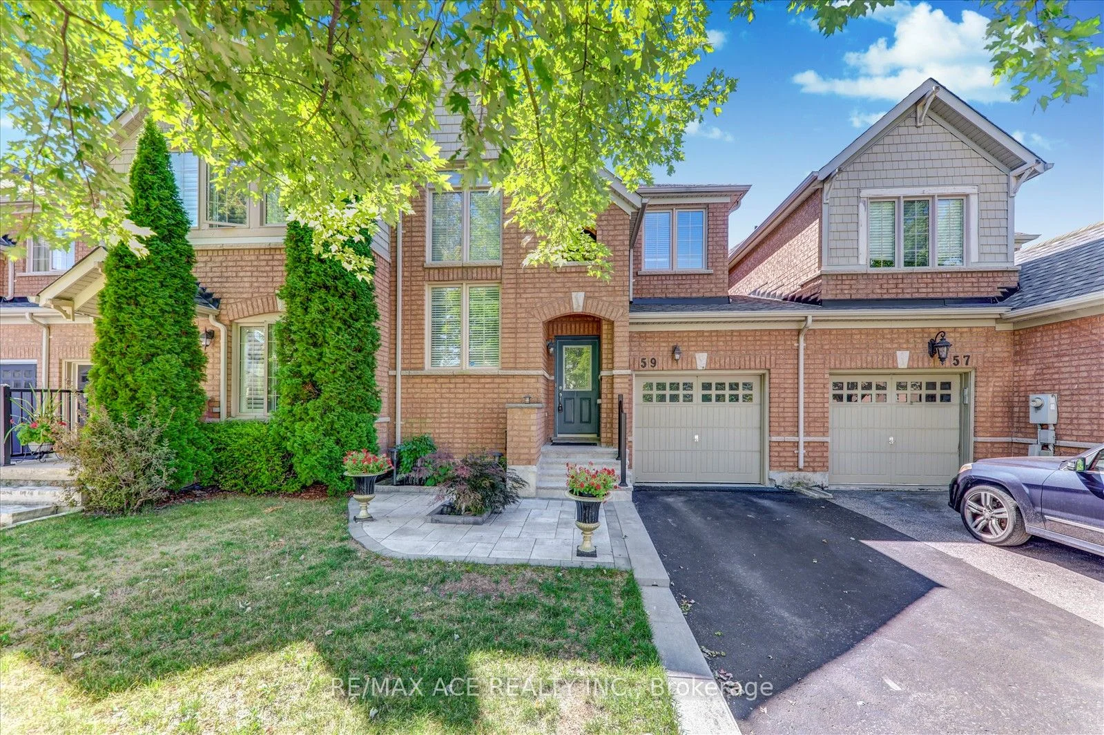 Att/Row/Townhouse in Richmond Hill