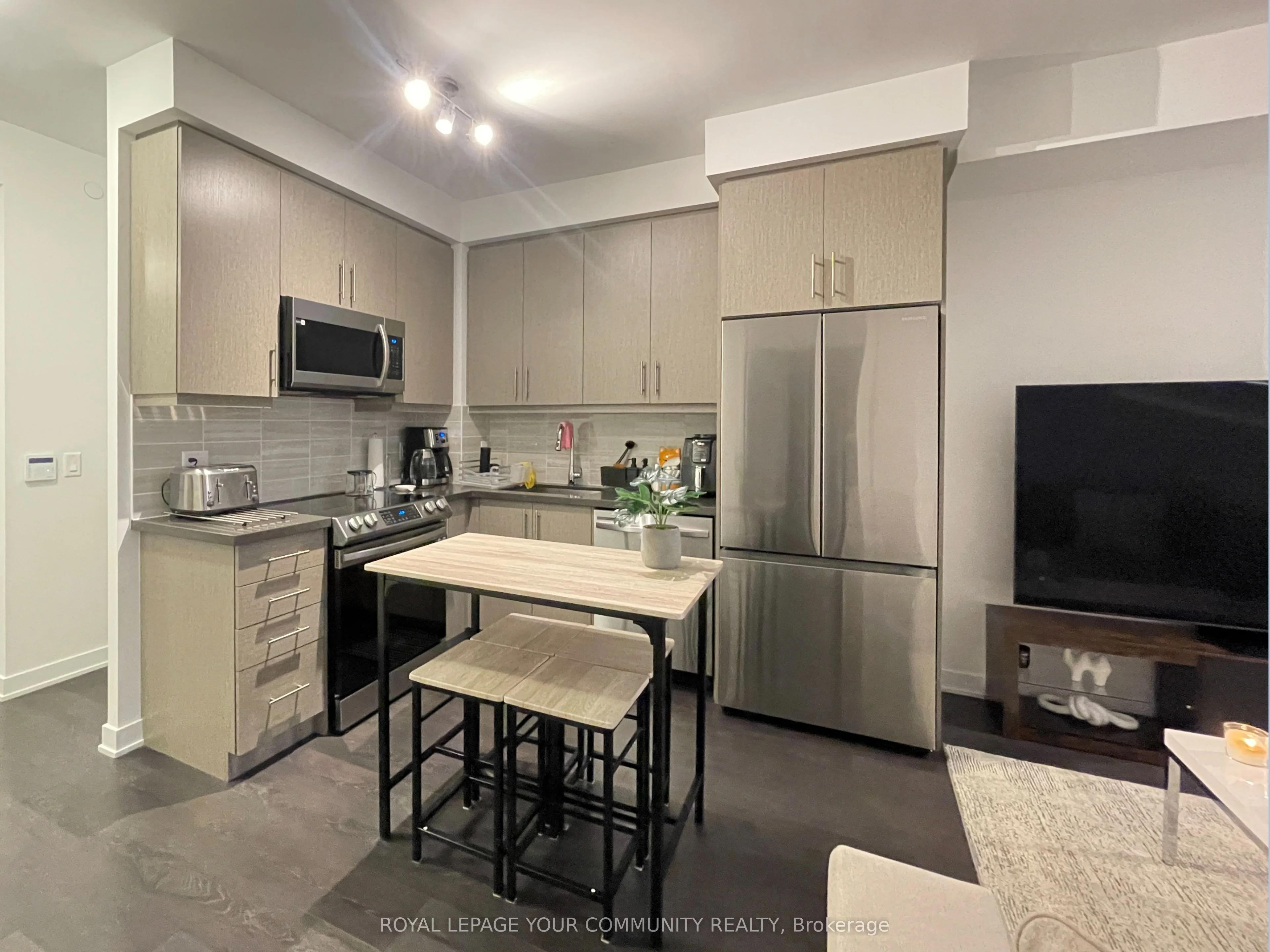Condo Apartment in Richmond Hill