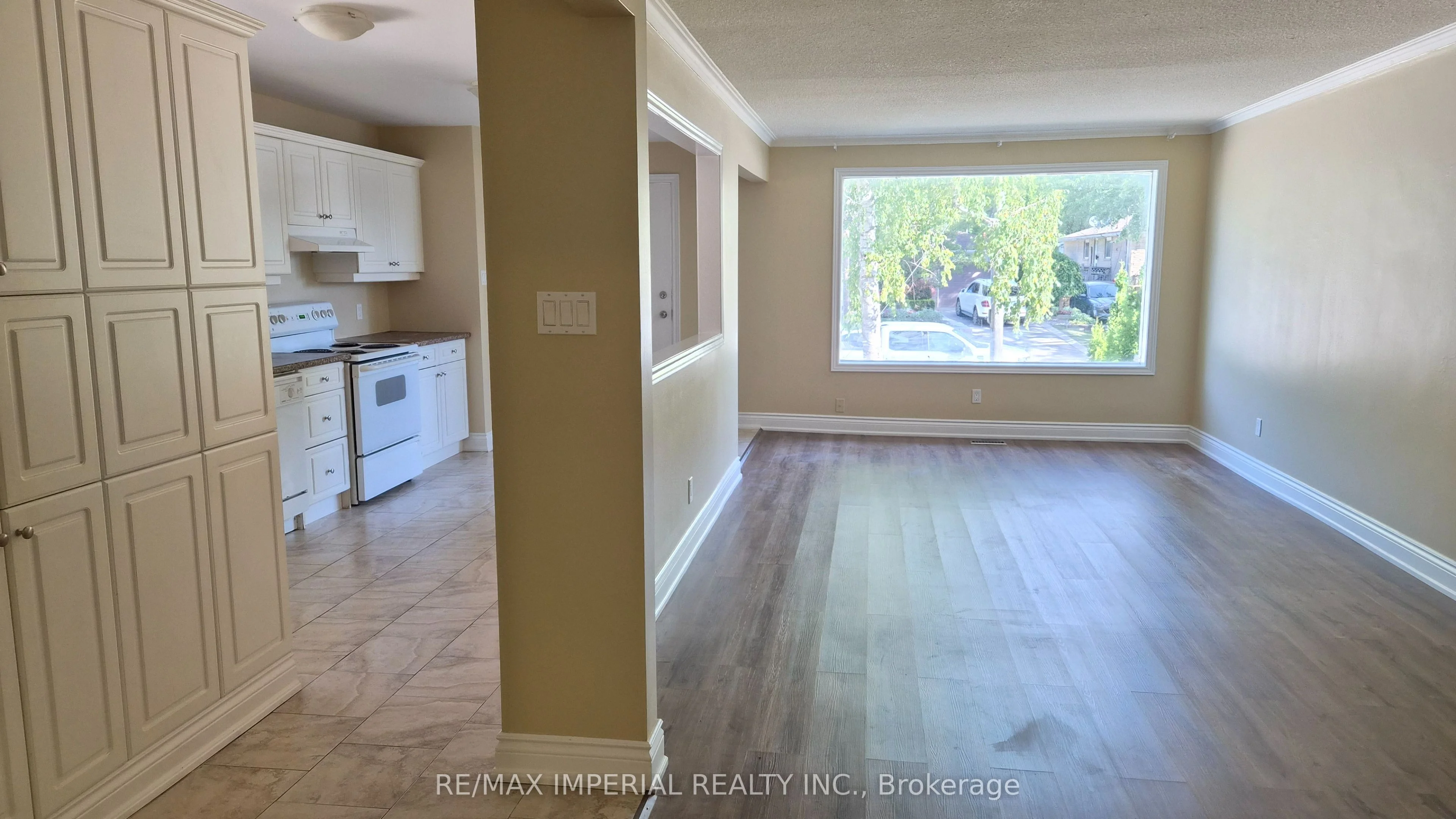 552 Heman Street Main Floor, Newmarket, ON L3Y 2Z3