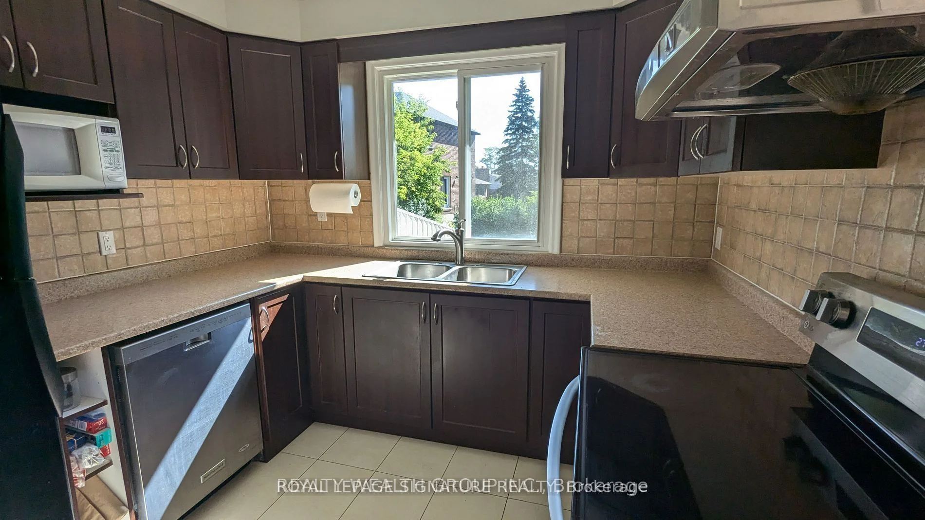 193 Lucas Street Main, Richmond Hill, ON L4C 4P8