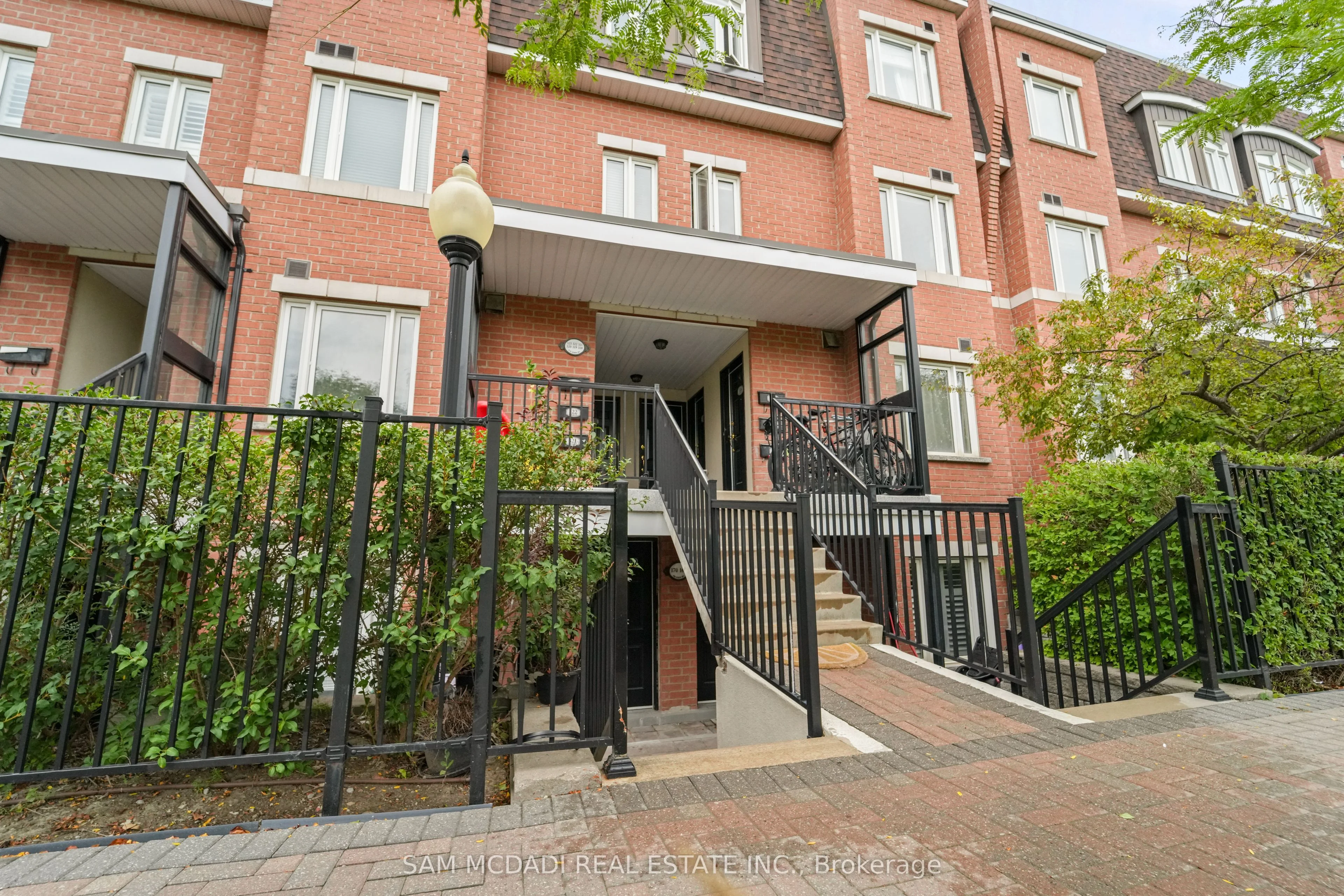 Condo Townhouse in Markham