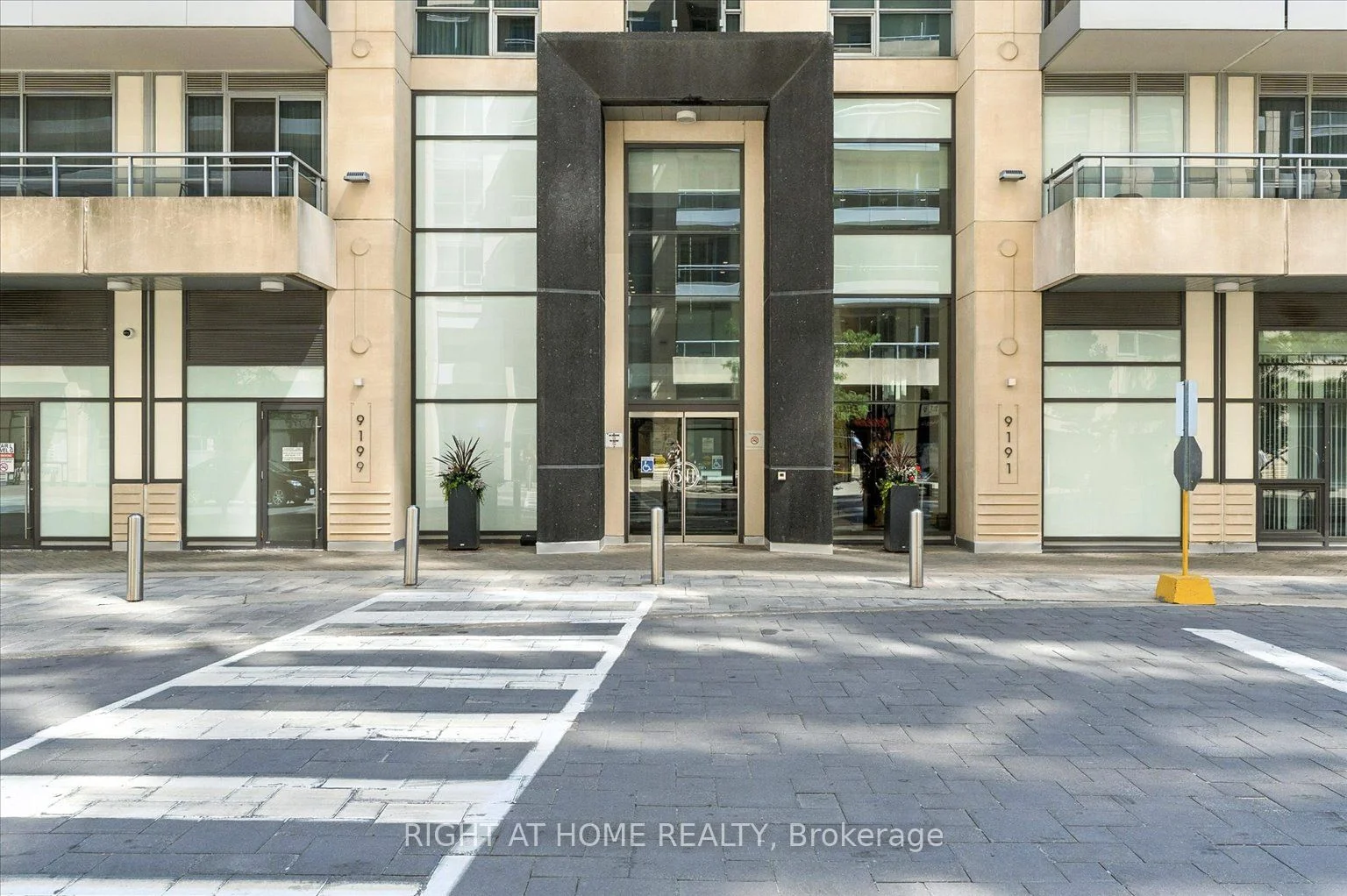 9199 Yonge Street 303, Richmond Hill, ON L4C 1H7