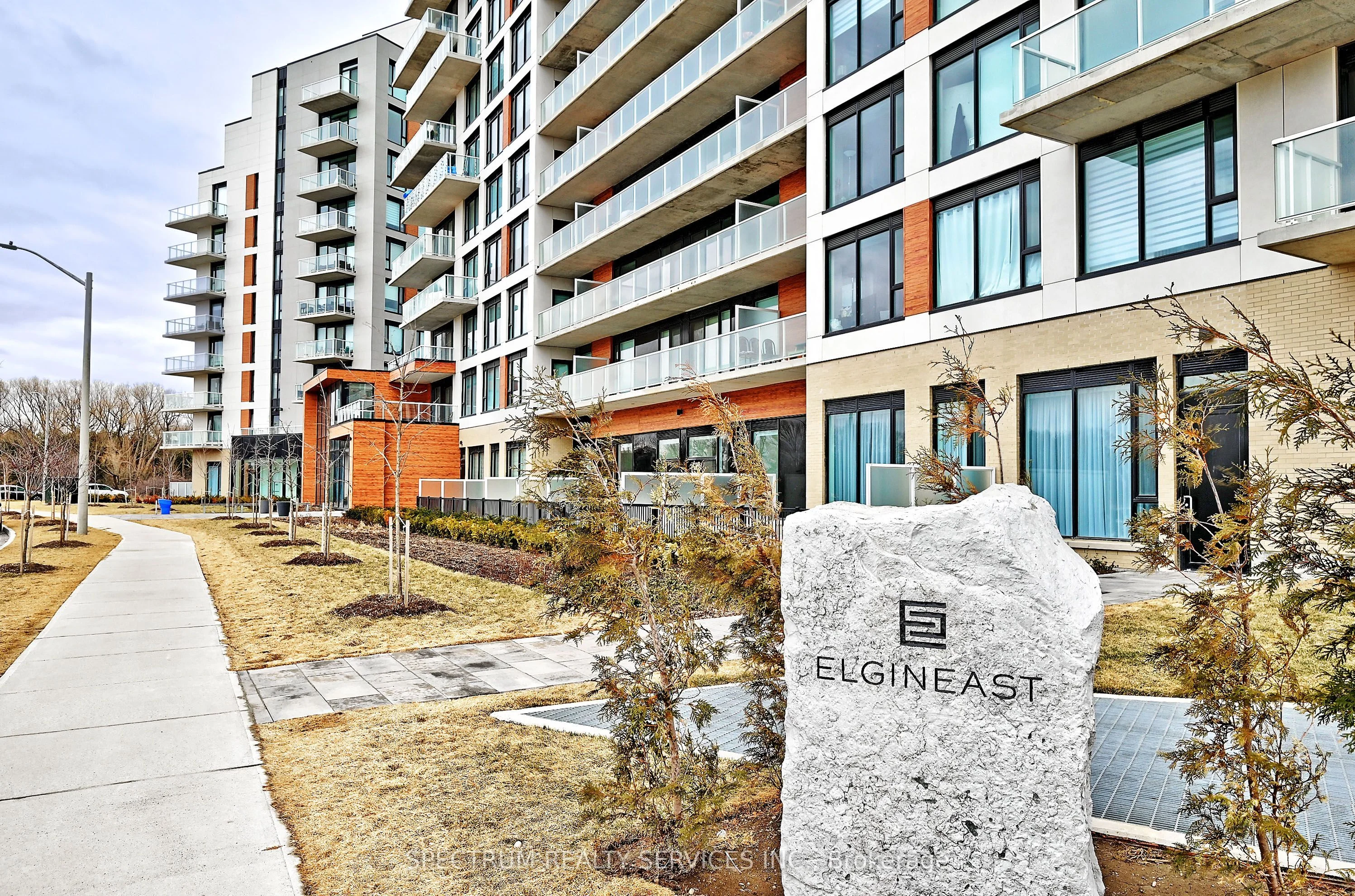 2 David Eyer Road 1023, Richmond Hill, ON L4S 0N6