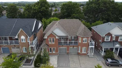 Semi-Detached in Richmond Hill