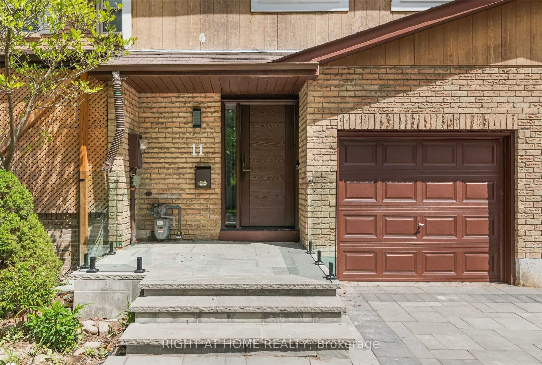 11 Michael Drive, Richmond Hill, ON L4C 5W6