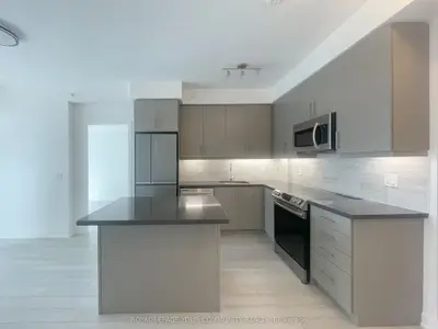 Condo Apartment in Richmond Hill
