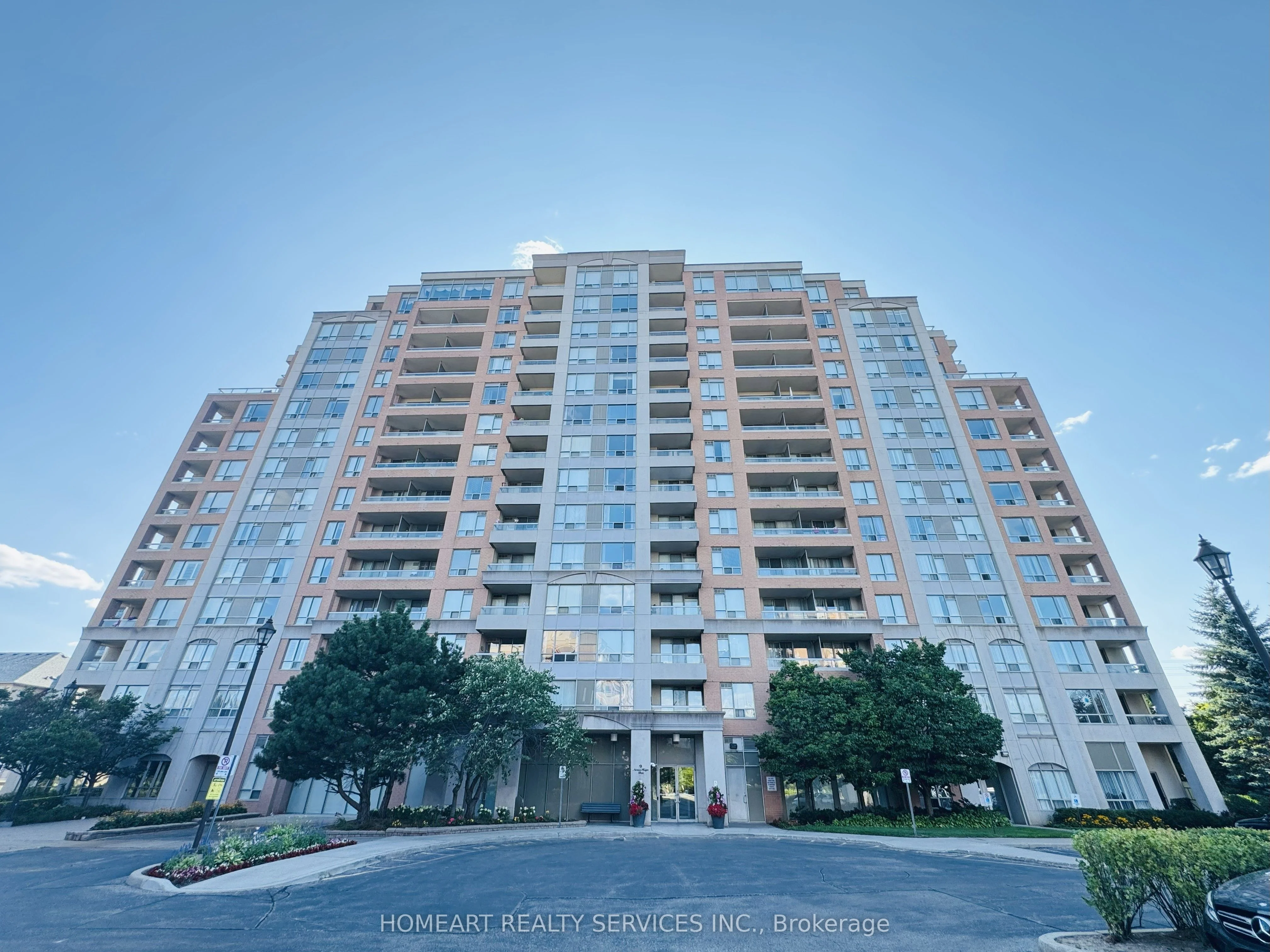 9 Northern Heights Drive 604, Richmond Hill, On L4b 4m5