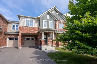 Att/Row/Townhouse in Aurora