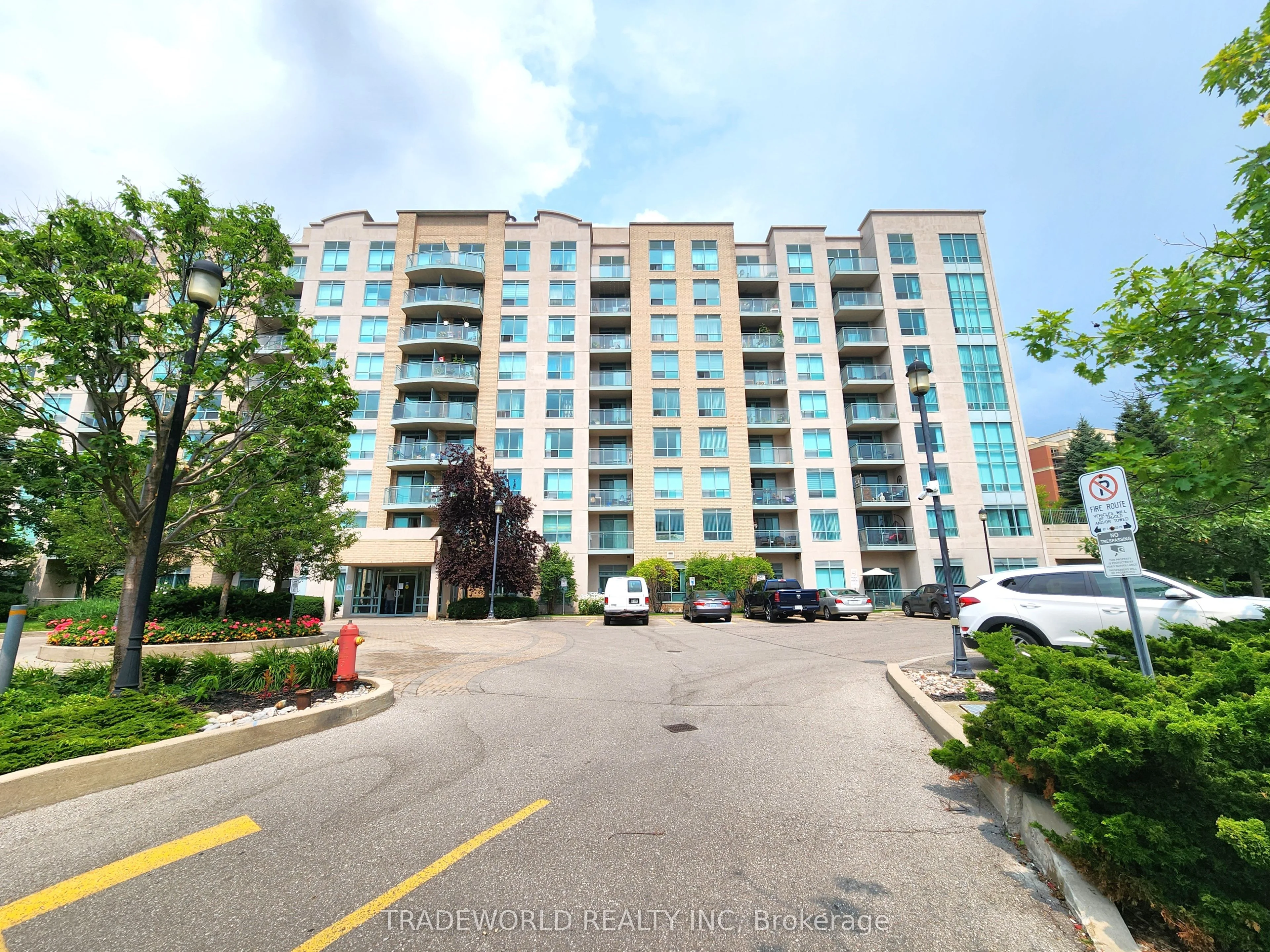 51 Baffin Court 722, Richmond Hill, ON L4B 4P6