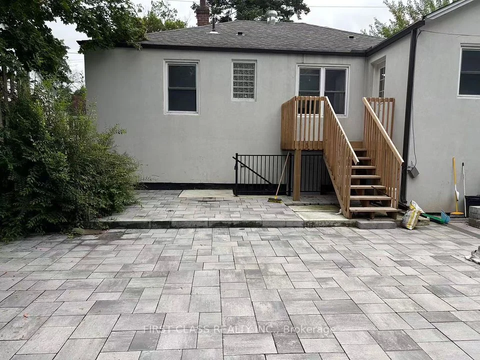102 steeles ave east Avenue, Markham, ON L3T 1A4