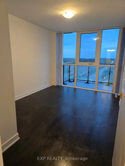 Condo Apartment in Richmond Hill