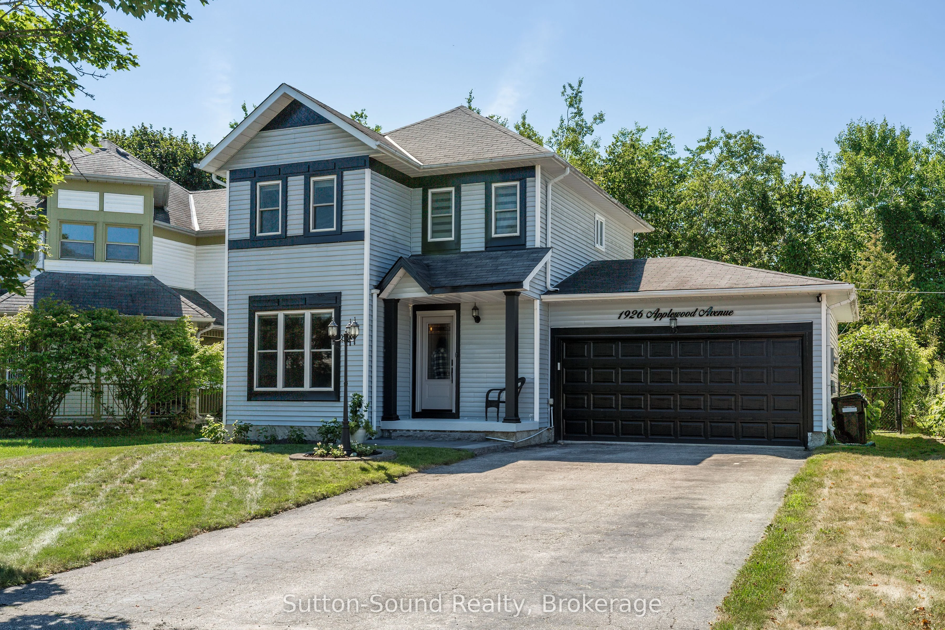 1926 Applewood Avenue, Innisfil, ON L9S 1W3