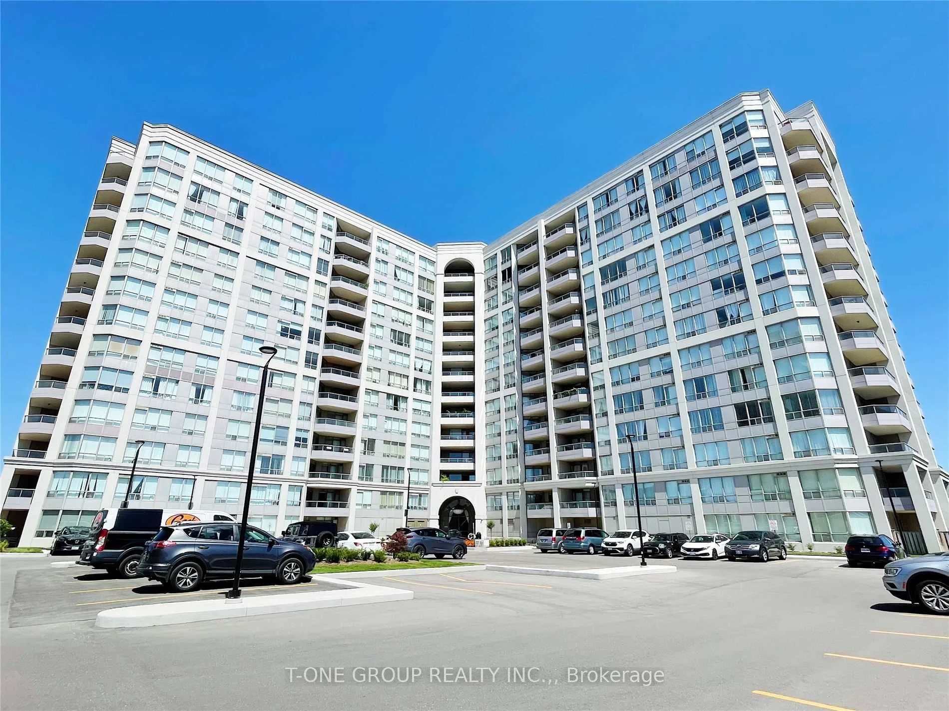 9017 Leslie Street 918, Richmond Hill, ON L4B 4R8