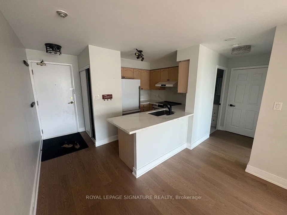 51 Baffin Court 815, Richmond Hill, ON L4B 4P6