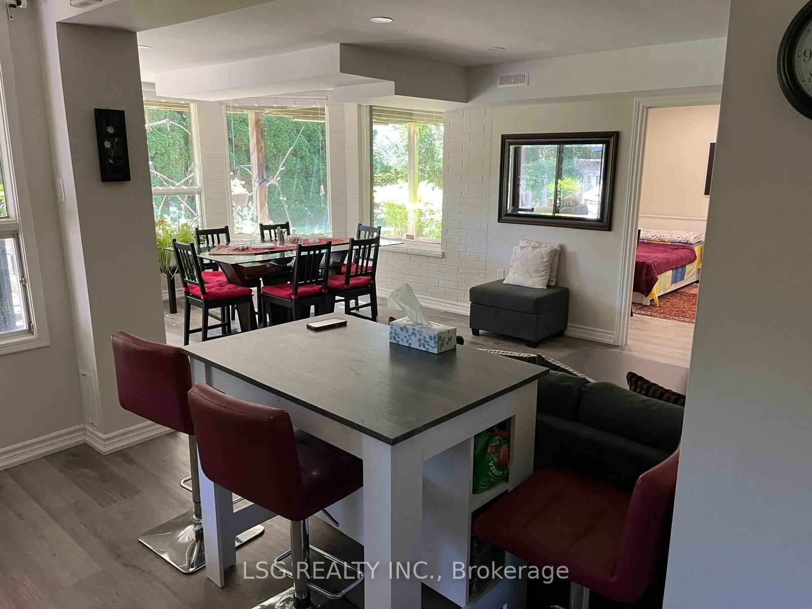 180 Elman Crescent, Newmarket, ON L3Y 7X2