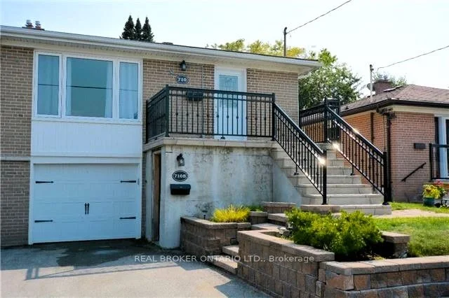 710 Sunnypoint Drive Main Fl, Newmarket, ON L3Y 2Z8