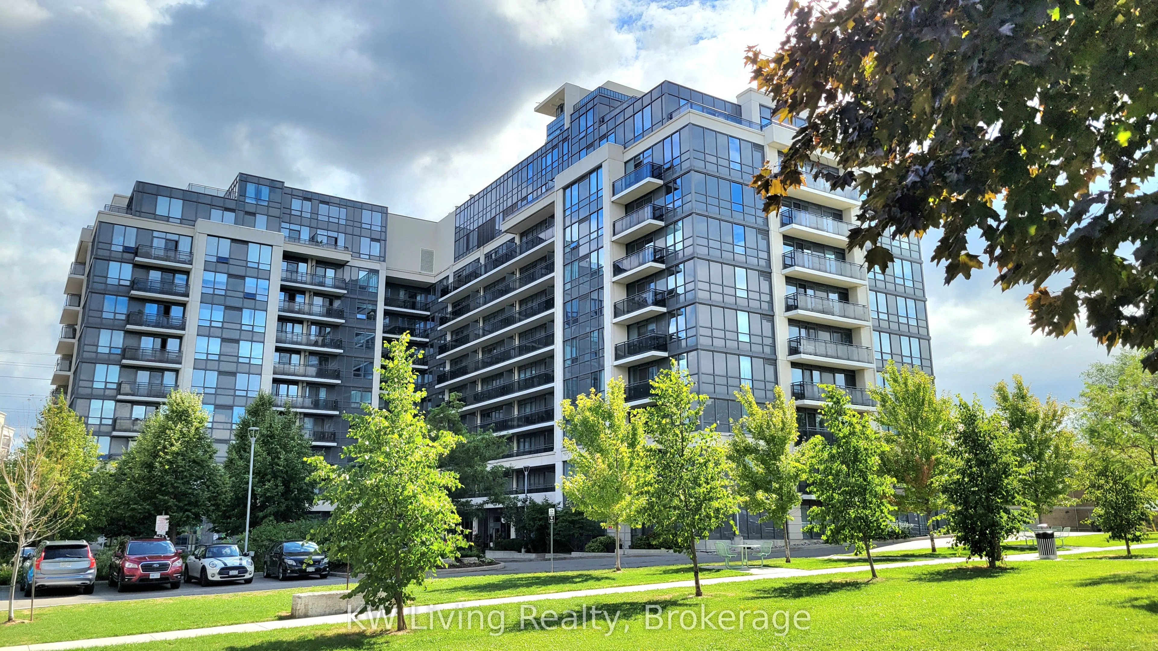 Condo Apartment in Richmond Hill