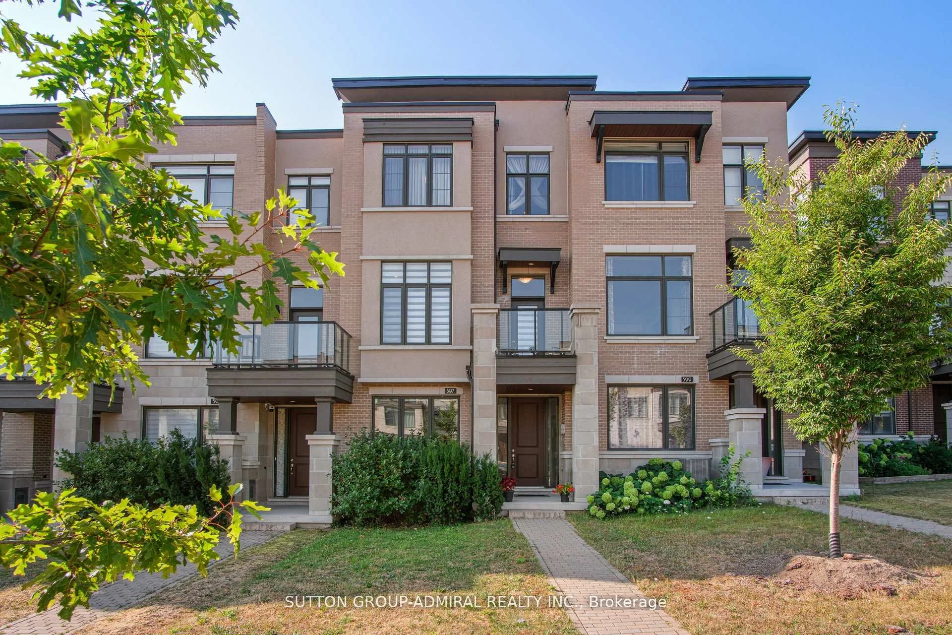Att/Row/Townhouse in Vaughan