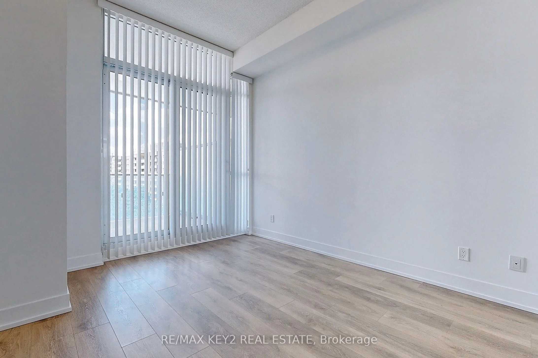 9471 Yonge Street 735, Richmond Hill, ON L4C 1V4