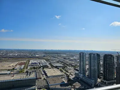 Condo Apartment in Vaughan