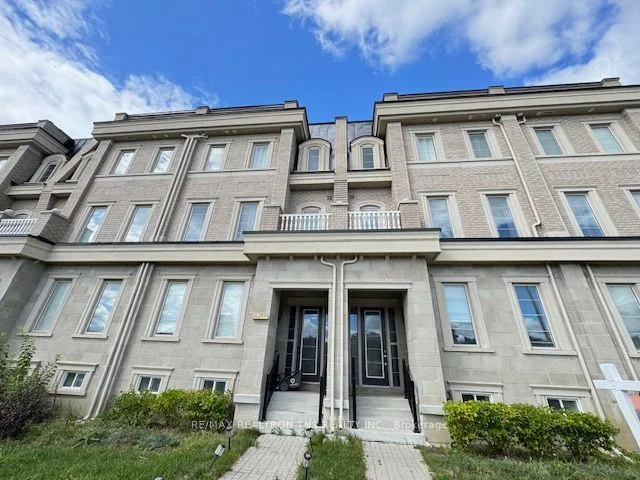 Att/Row/Townhouse in Richmond Hill
