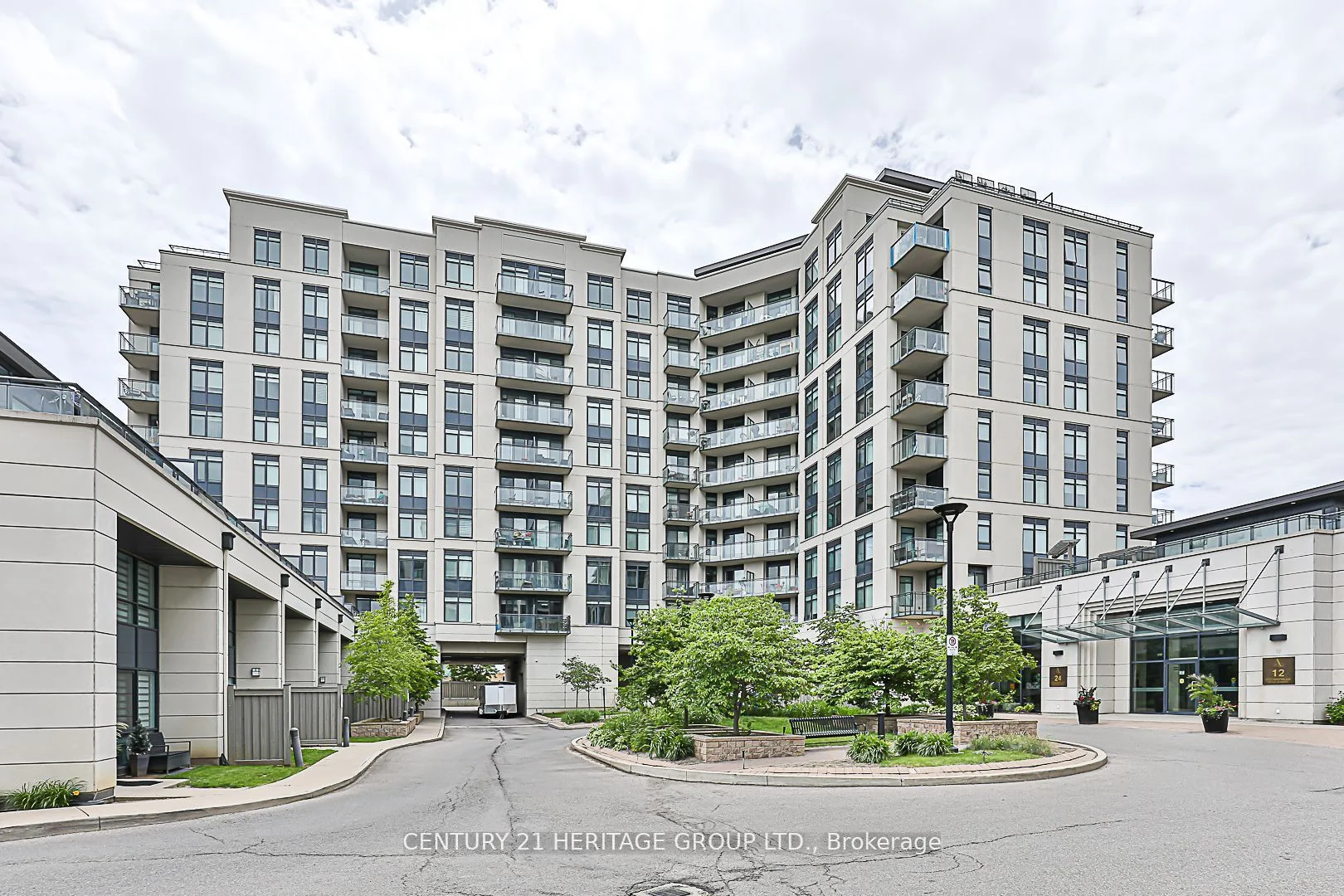 Condo Apartment in Vaughan