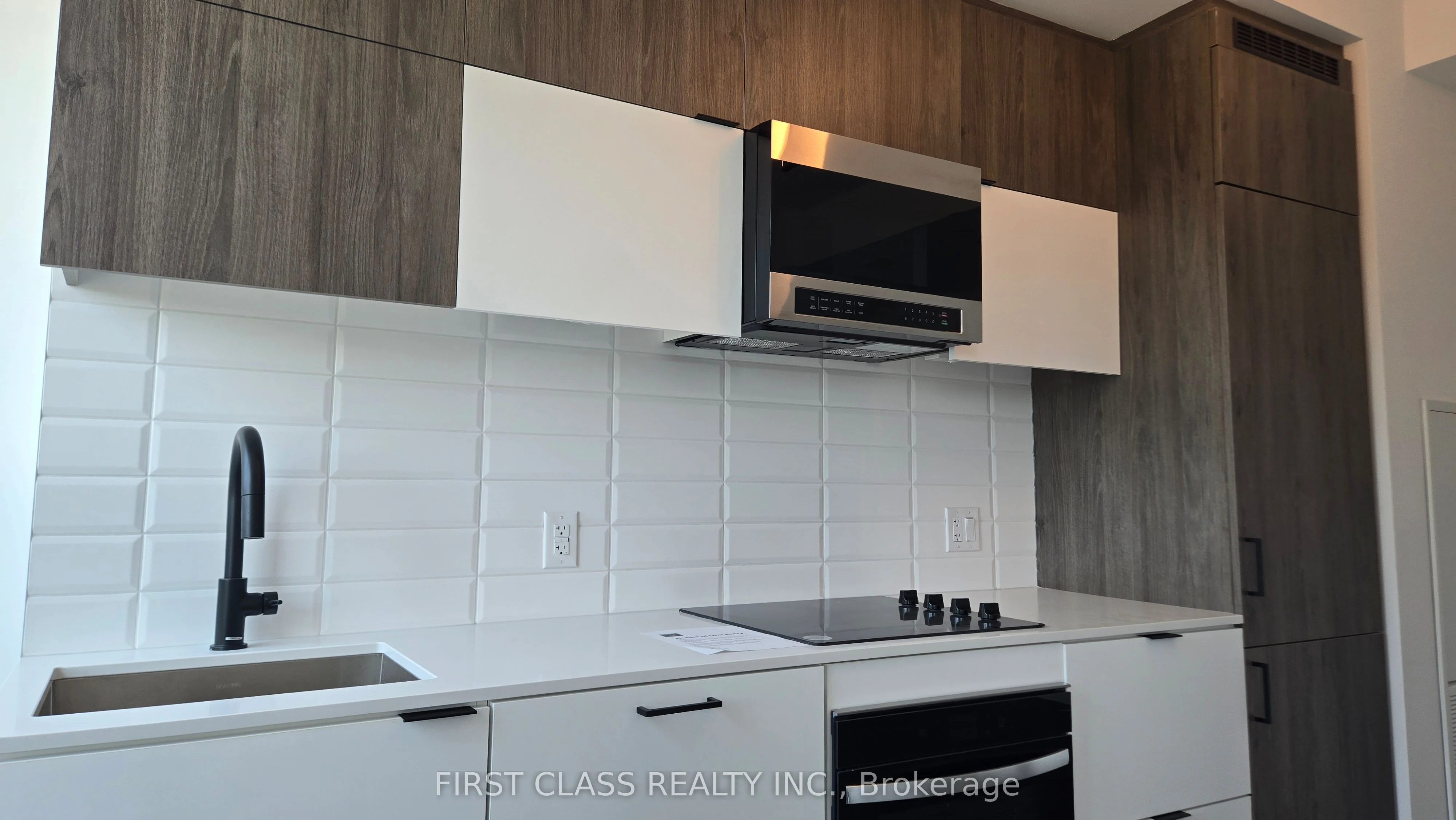 8888 Yonge Street 211, Richmond Hill, ON L4C 5V6