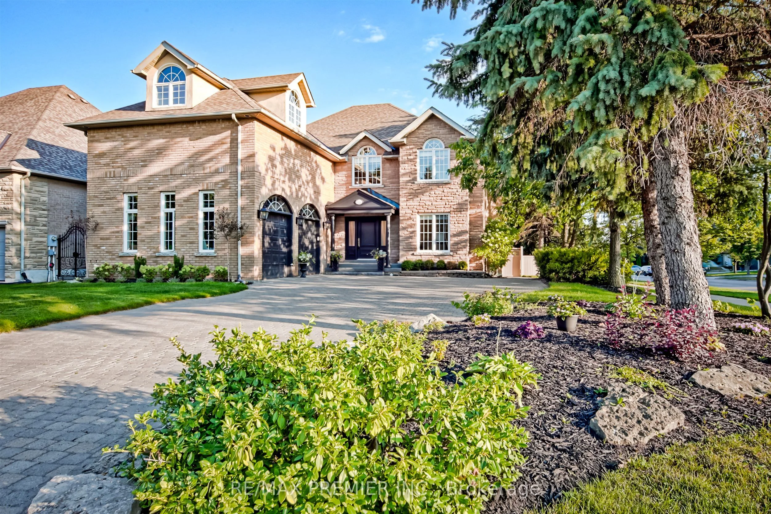 115 Southlawn Drive, Vaughan, ON L4H 1G8