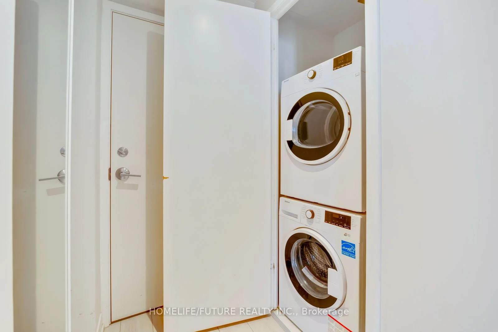 898 Portage Parkway 1106, Vaughan, ON L4K 0J6