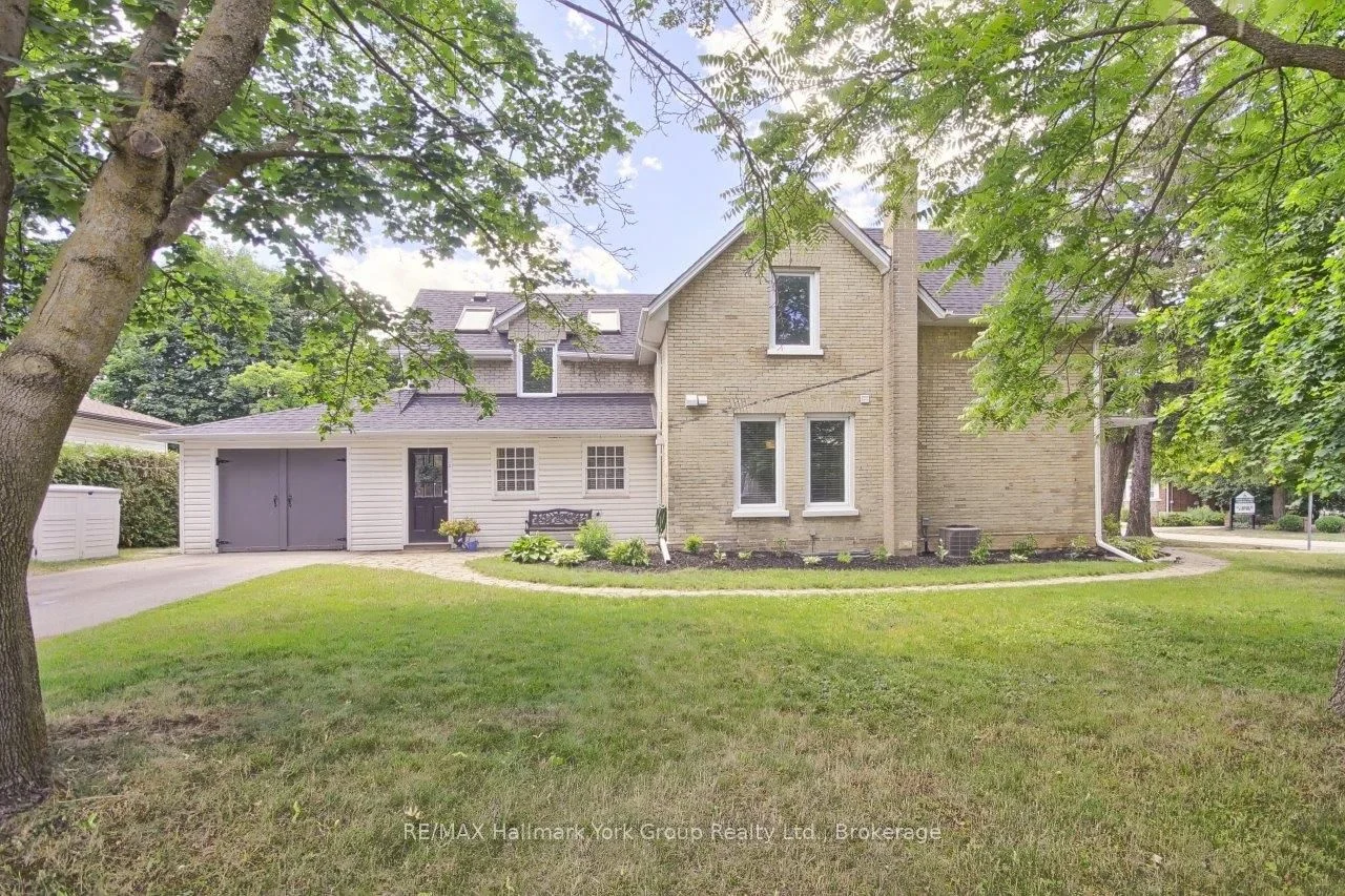 394 Eagle Street, Newmarket, ON L3Y 1K4