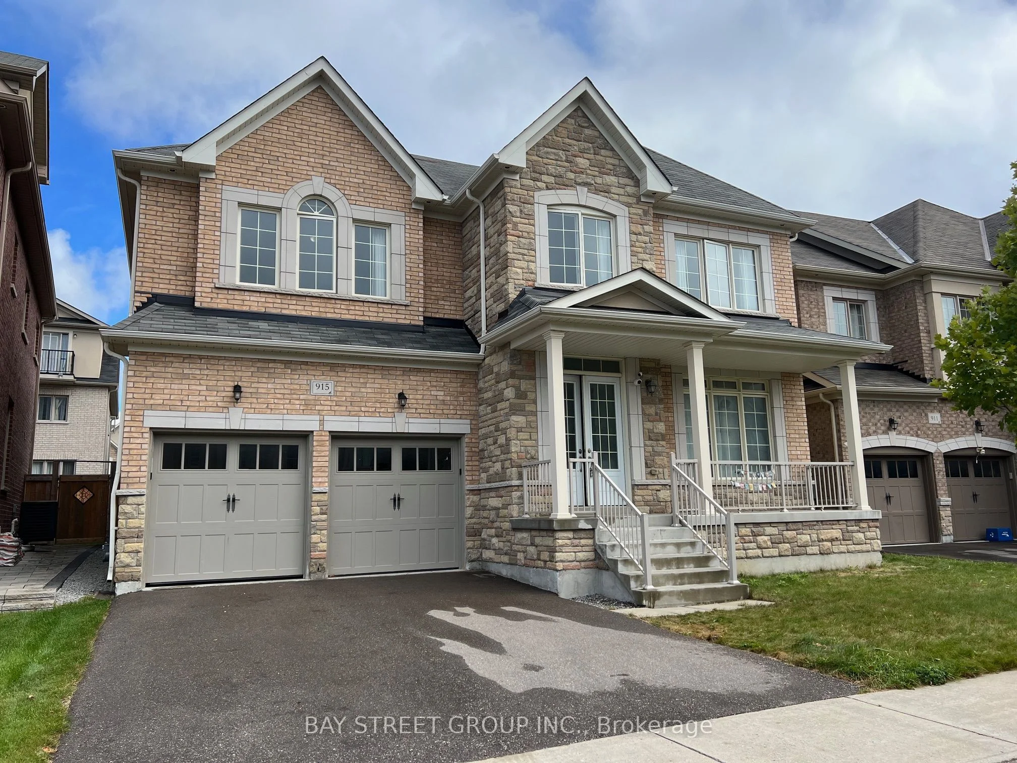 915 Ernest Cousins Circle, Newmarket, On L3x 0g8