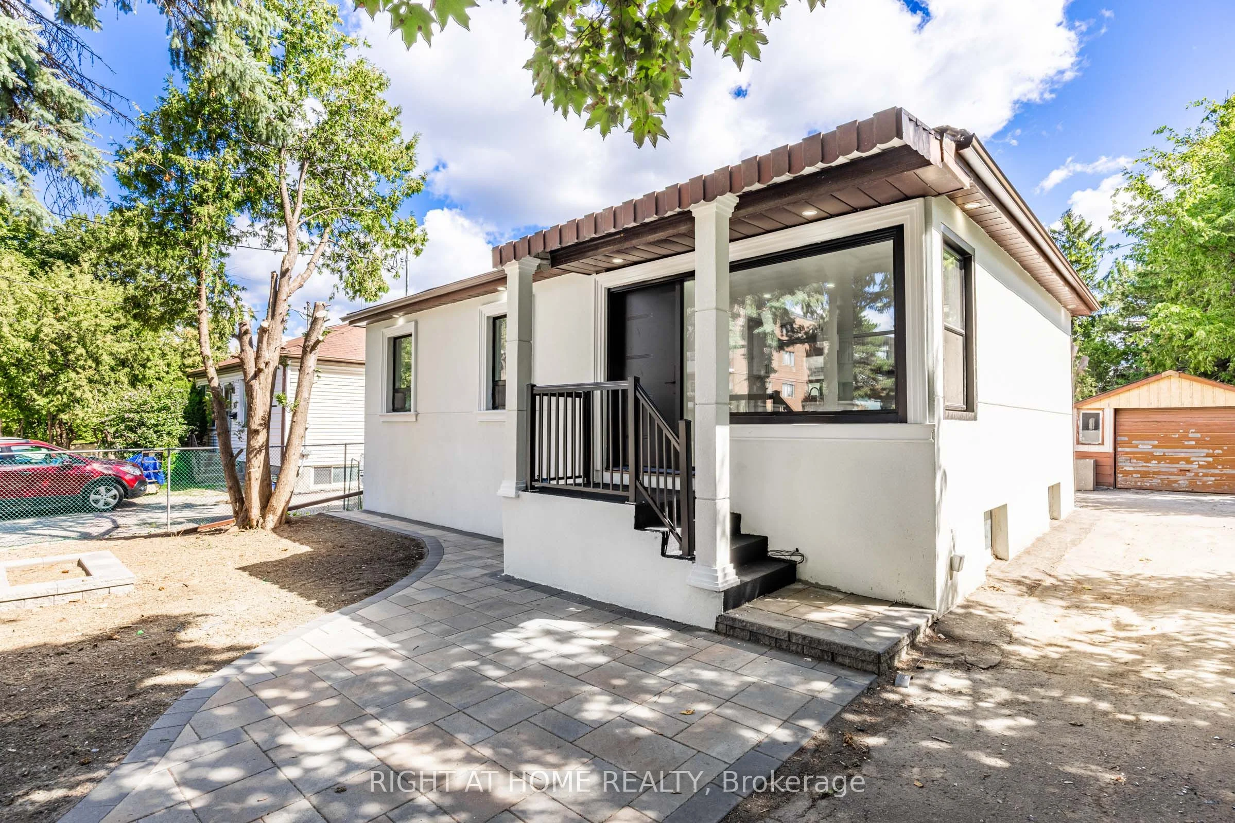 225 Essex Avenue, Richmond Hill, On L4c 2c1