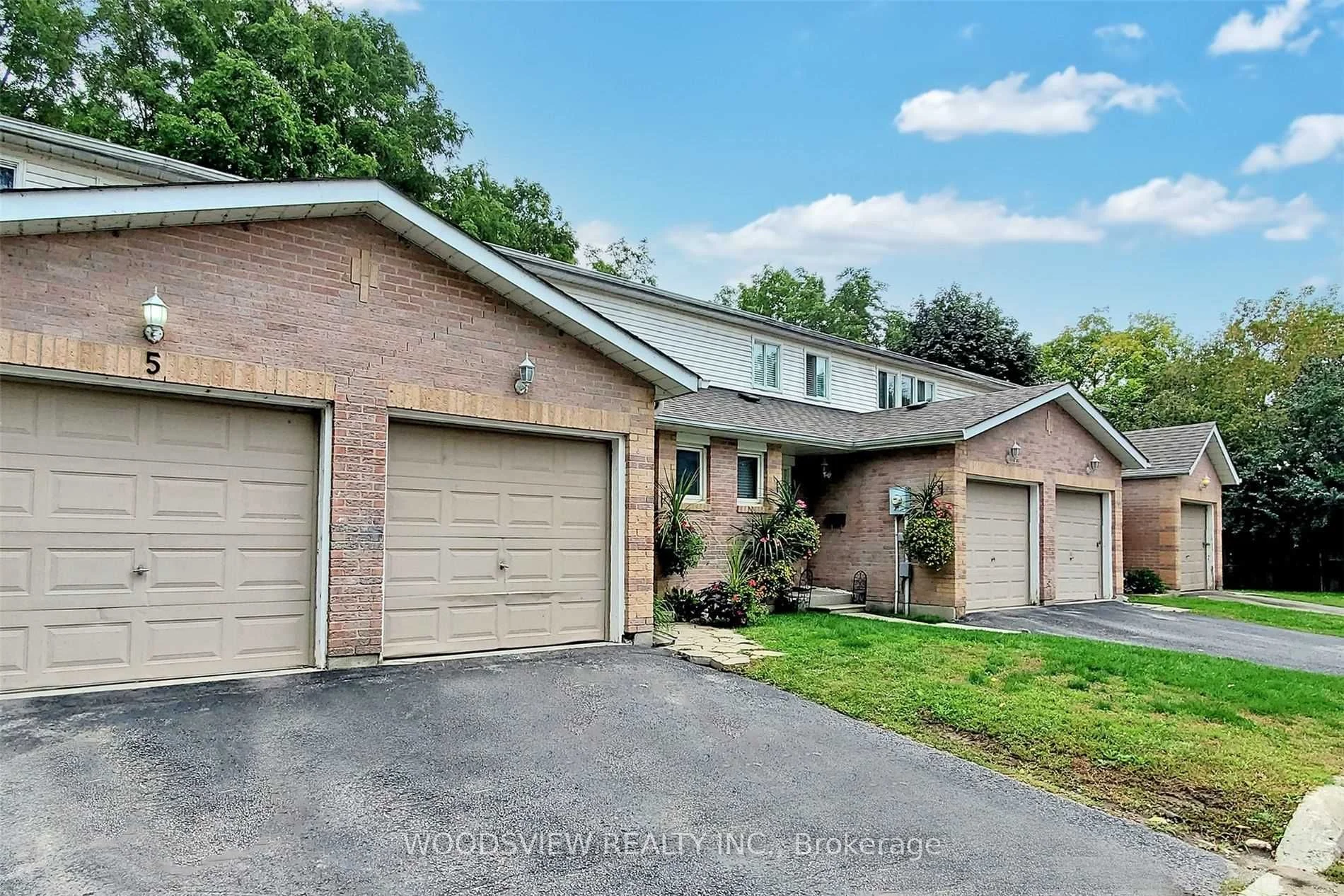 99 Lake Drive N 2, Georgina, ON L4P 1A9